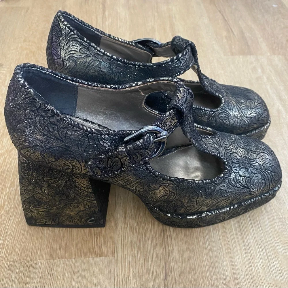 Circus NY Kay Mary Janes Metallic  Pumps Silver and Black size 8